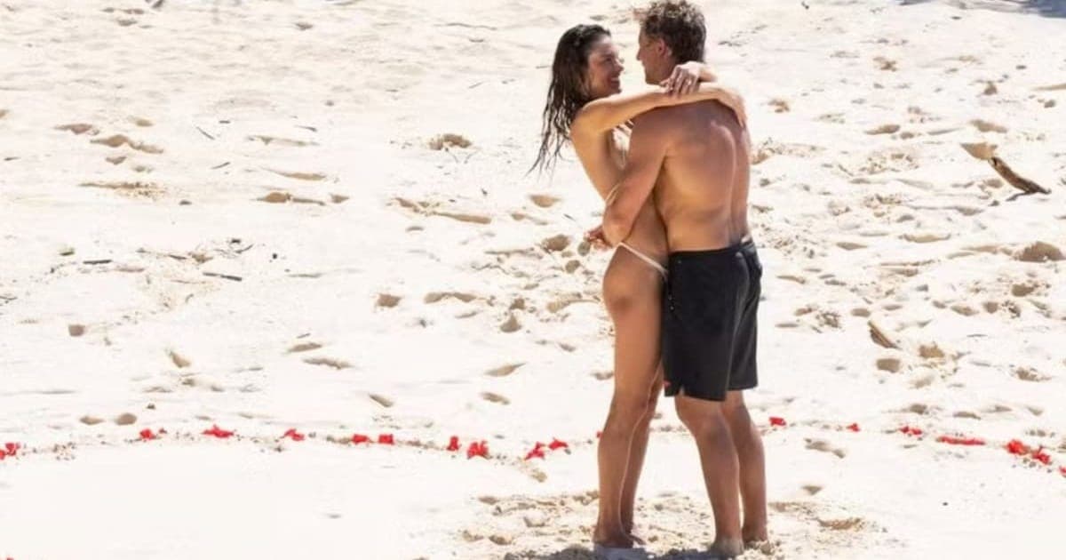 Alessandra Ambrósio anuncia noivado durante viagem à Indonésia