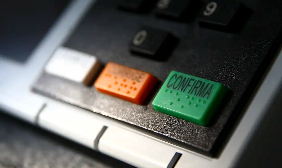 TSE fecha acordo inédito contra IA e reúne Google, Meta e OpenAI para barrar fake news nas Eleições; regras preveem multas de até R$ 30 mil